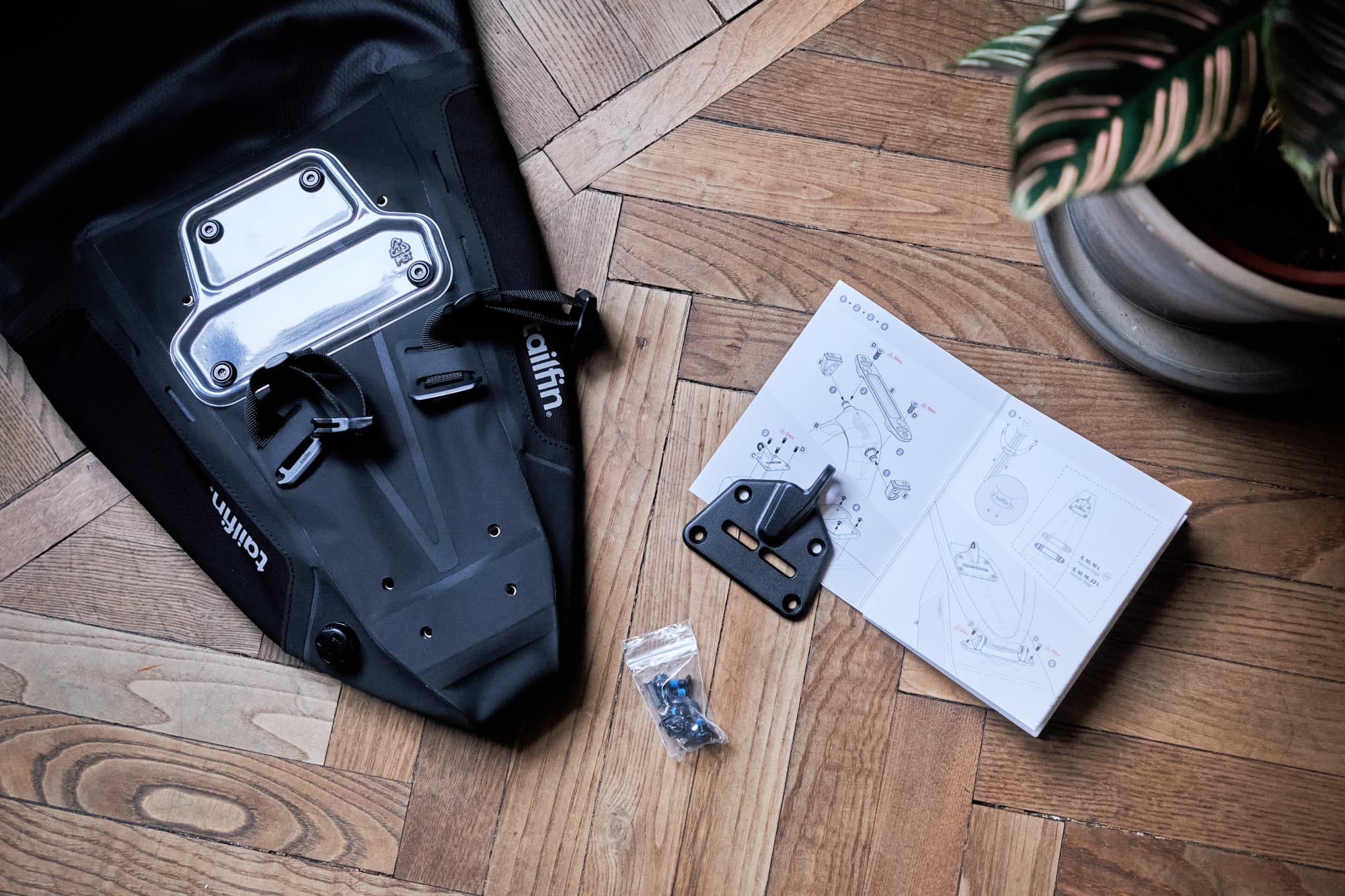 Tailfin SpeedPack with instructions and hardware.