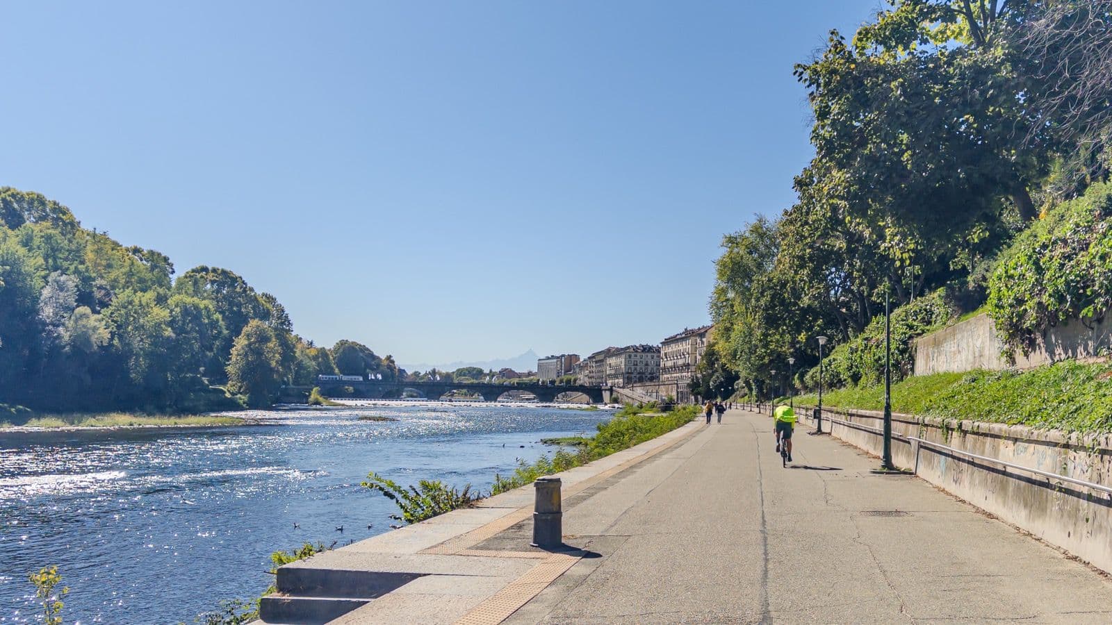 Riding the promenade along the Po in Turin